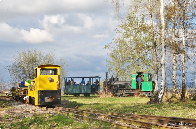 Fotografie Nakonec došlo i na setkání s&nbsp;parním vlakem, jenž se vracel z&nbsp;Nové Vsi ze zkušební jízdy lokomotivy Krauss-Linz č. 1.