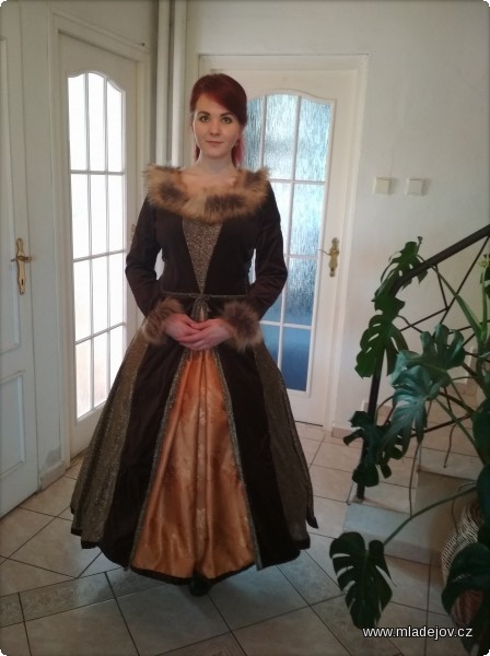 Fotografie Renesanční šaty s&nbsp;kožíškem, velikost 36 až 50, výška 155 až 160 cm, zadní šněrování
