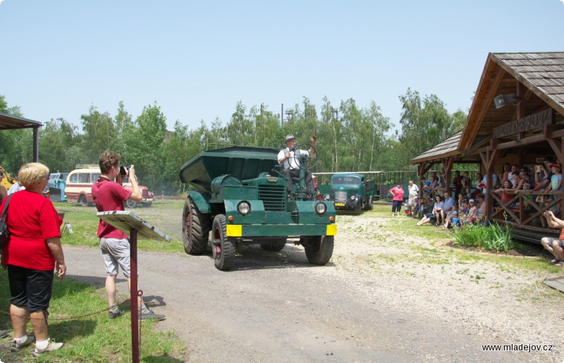 Fotografie Další unikát - Dumper DR 50.