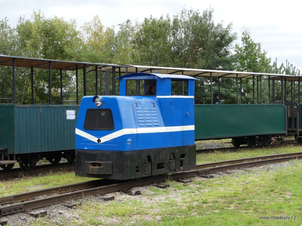 Fotografie Následuje mladší lokomotiva BN-30 R, obdobně jako předcházející MD 3 s&nbsp;mechanickým přenosem výkonu.