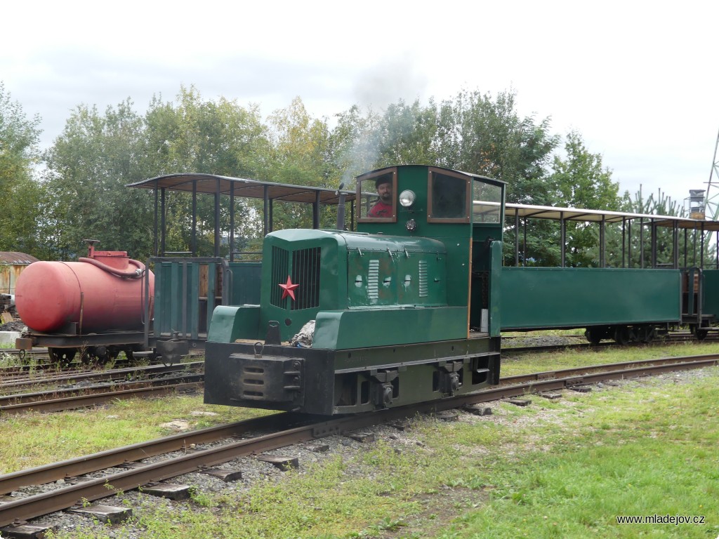 Fotografie Dalším strojem je dieselelektrická lokomotiva BNE 50.