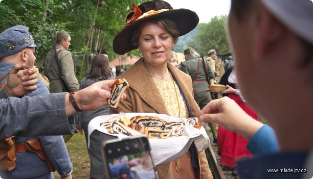 Fotografie V táboře na vojsko čeká odměna v&nbsp;podobě koláčů a plně zásobeného zázemí.