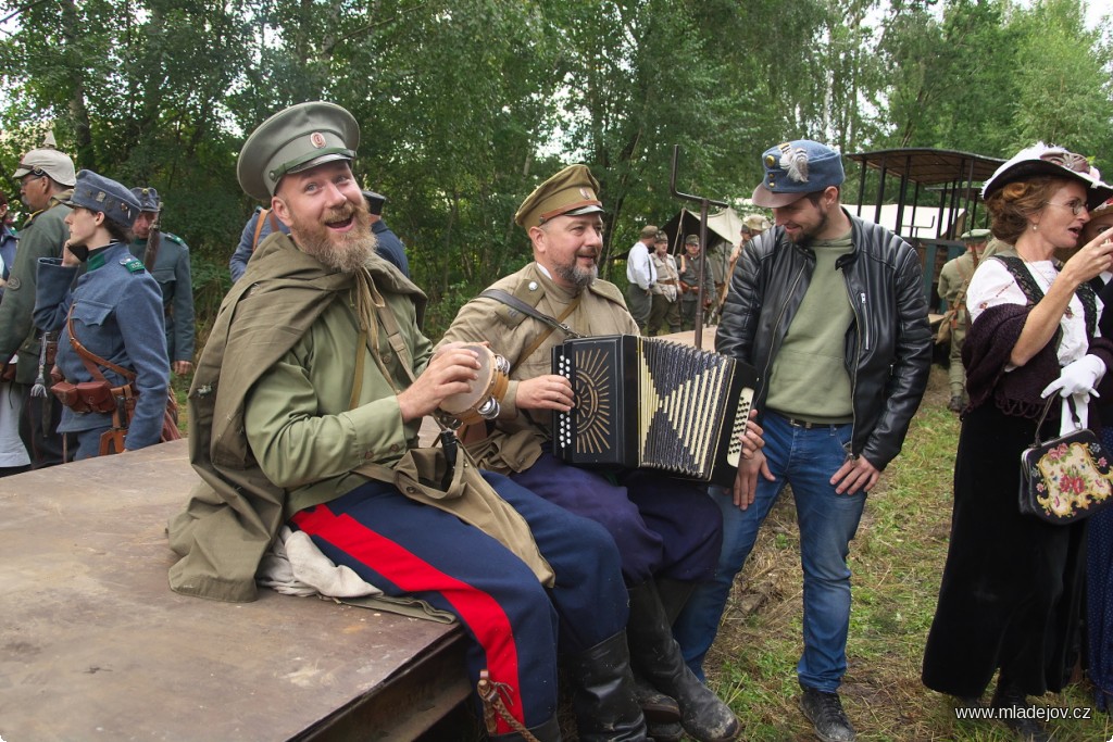 Fotografie Skvělá nálada je za doprovodu muziky po vydařené akci patrná na všech účastnících.