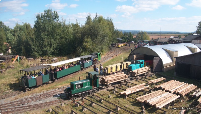 Fotografie Příjezd zpožděného vlaku 122 z&nbsp;Hřebče.