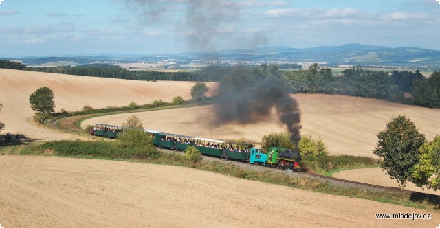 Fotografie Byl by to hezký pohled na dvě dýmající páry, ale modrá BN-60 H je momentálně nejstarším exemplářem s&nbsp;motorem Tatra v&nbsp;provozu v&nbsp;rámci Československa. A tak jsme rádi, že nám věrně slouží.