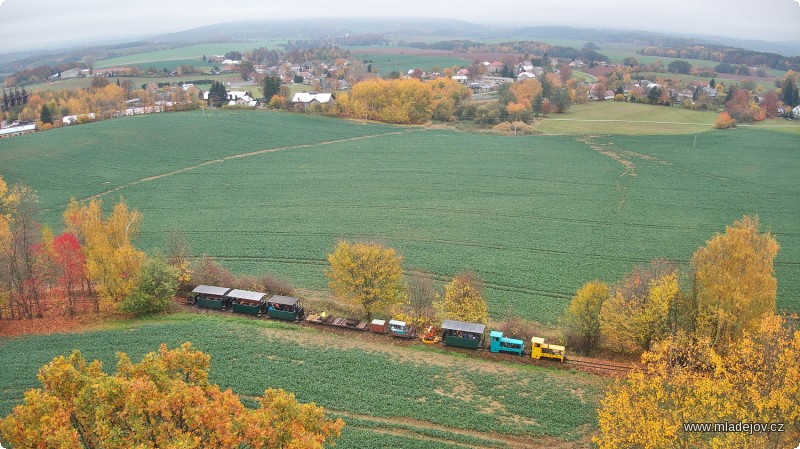 Fotografie Další barevné scenérie s&nbsp;Mladějovem v&nbsp;pozadí.