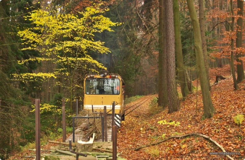 Fotografie Vlak se přesouvá na další místo.