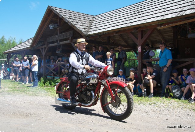 Fotografie Jeden motocykl JAWA vyrobený v&nbsp;době před druhou světovou válkou…