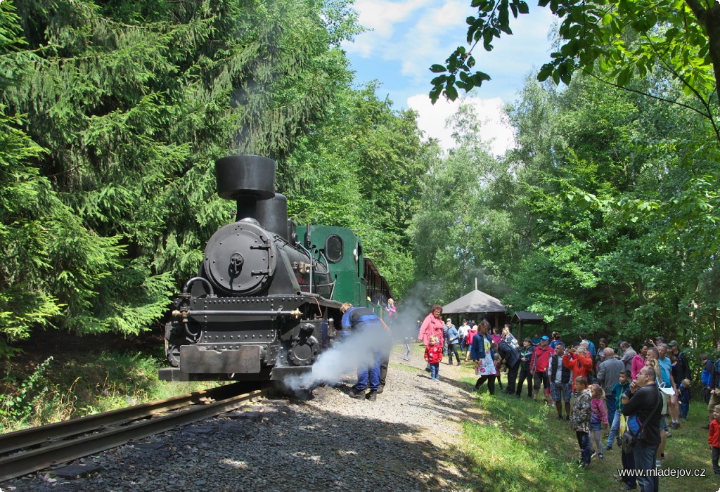 Fotografie V létě začala královská éra Pětky. Na Vekslu probíhá mazání a hlavně kontrola stroje.