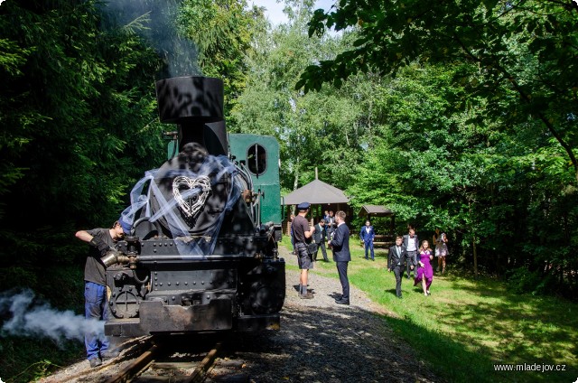 Fotografie Povinná zastávka na Vekslu nejen pro domazání lokomotivy.