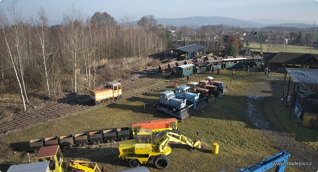 Fotografie K novoročnímu obědu nám připravil dirigující výpravčí čočku s&nbsp;klobásou. Hned po něm jsme se za zvuku licenčního MANu pustili do sestavování vlaku.