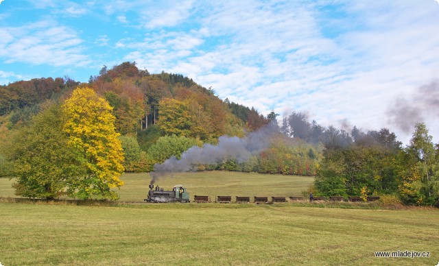 Fotografie Smíšené lesy nad Mladějovem jsou obzvláště na podzim nádhernou kulisou.