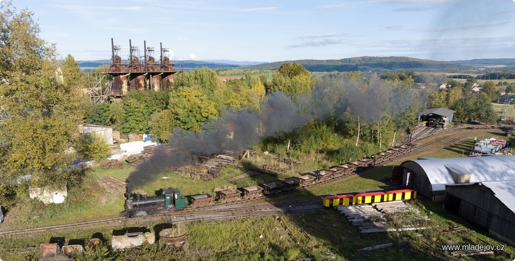 Fotografie Poslední denní záběr zastihl Pětku pod pecemi v&nbsp;areálu šamotky.