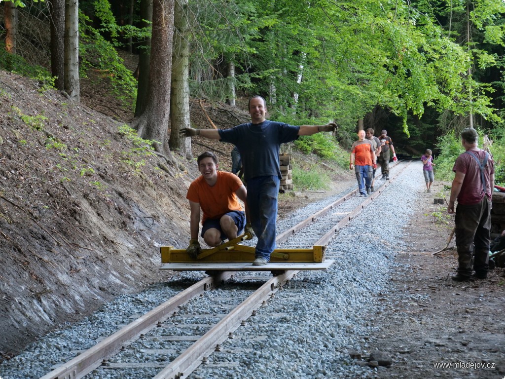 Fotografie Na railboardu se dá vozit nejrůznější materiál.