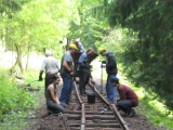 Dobrovolníci pokračují na zprovoznění trati na Hřebeč